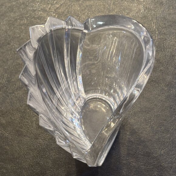 Small Heart Shape Vase - Picture 1 of 5